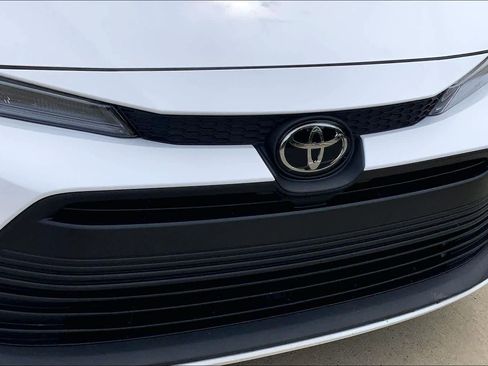 Used 2026 Toyota Corolla LE FWD image 31