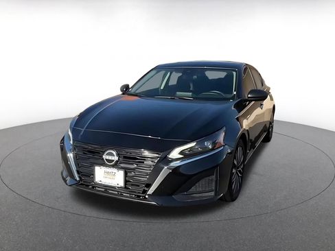 Used 2025 Nissan Altima 2.5 SV FWD image 4