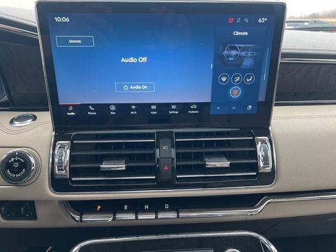 Used 2022 Lincoln Navigator Reserve image 15