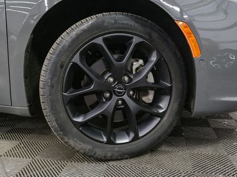 Used 2022 Chrysler Pacifica Touring-L w/ Uconnect Theater Family Group AWD/4WD image 15