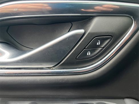 Used 2022 Chevrolet Suburban RST image 44