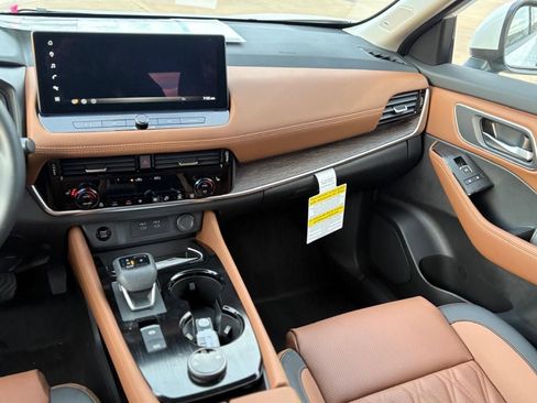 New 2026 Nissan Rogue Platinum AWD/4WD image 12