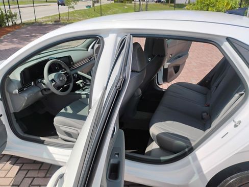 Used 2023 Hyundai Elantra SEL FWD image 35