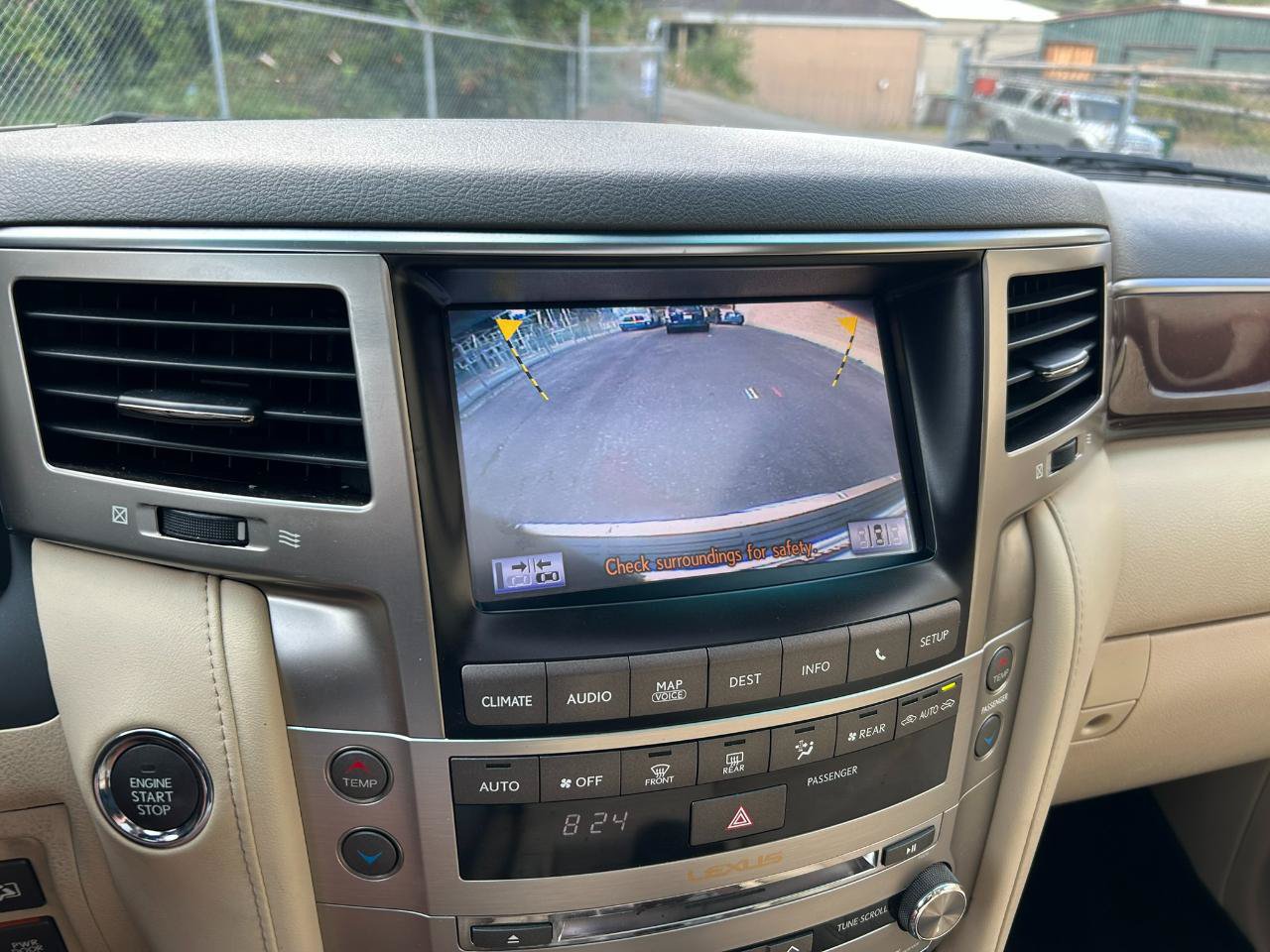 Used 2013 Lexus LX 570 4WD w/ Luxury Pkg image 23