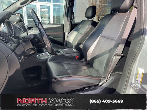 Used 2019 Dodge Grand Caravan GT image 4