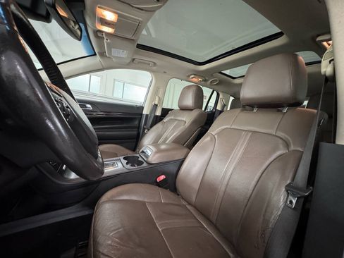 Used 2017 Lincoln MKT FWD image 18