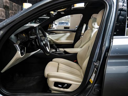 Used 2018 BMW 530i w/ Premium Package RWD image 4