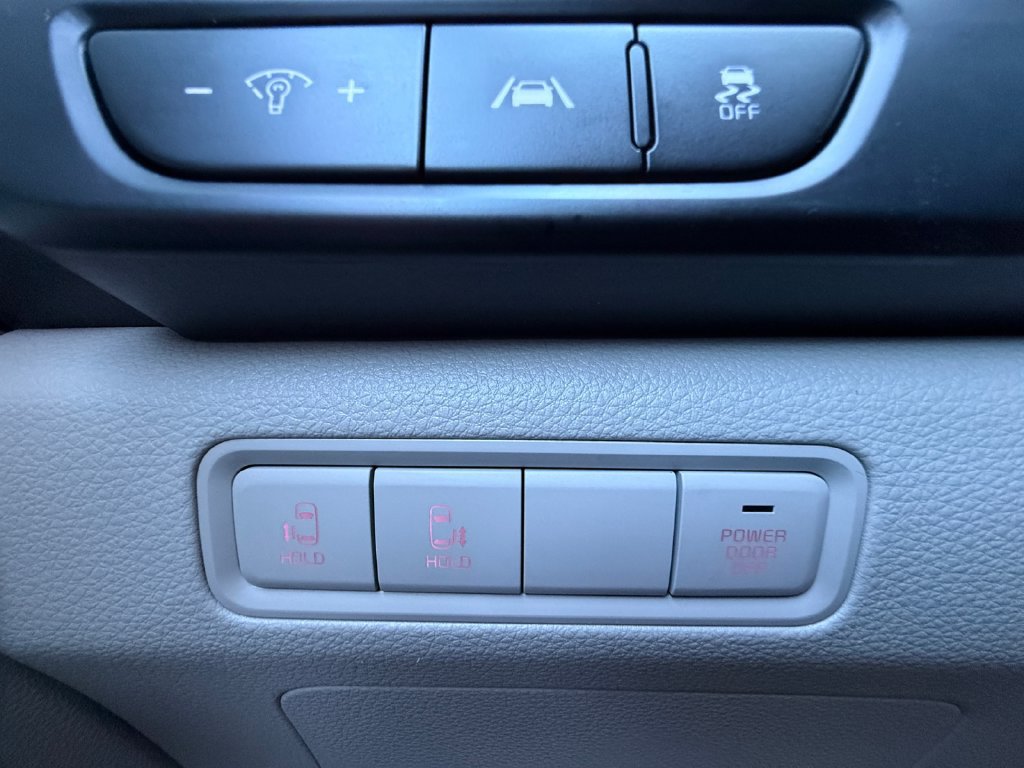 Used 2022 Kia Carnival LX FWD image 33