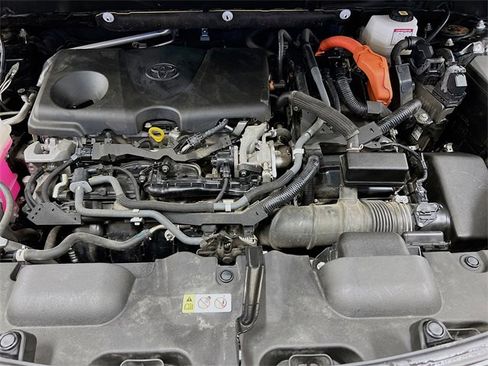 Used 2021 Toyota Venza XLE image 35