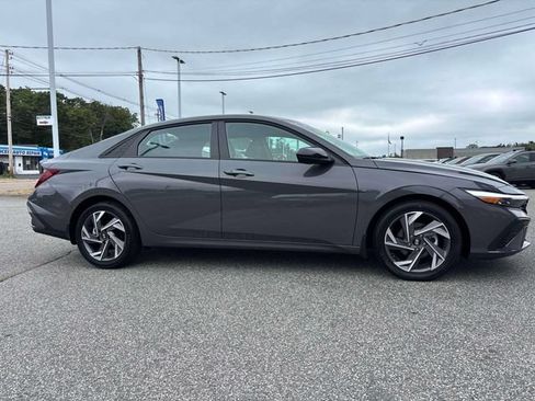 Certified 2025 Hyundai Elantra Sport FWD image 2