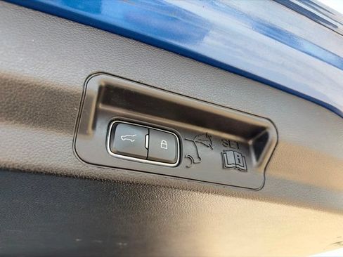 Used 2020 Ford Explorer XLT w/ Equipment Group 202A AWD/4WD image 41