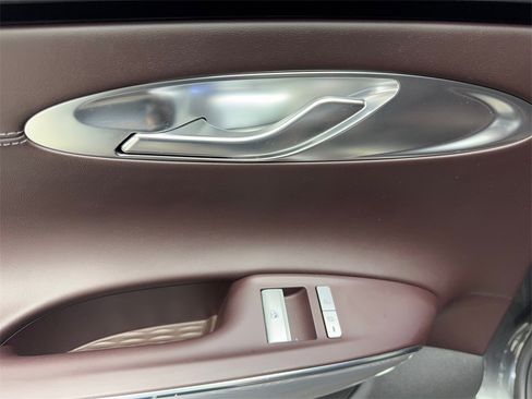 Used 2024 Genesis GV70 2.5T w/ Advanced Package image 38