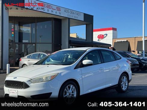 Used 2016 Ford Focus SE image 1