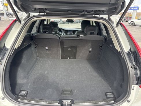 Used 2025 Volvo XC60 B5 Plus image 38