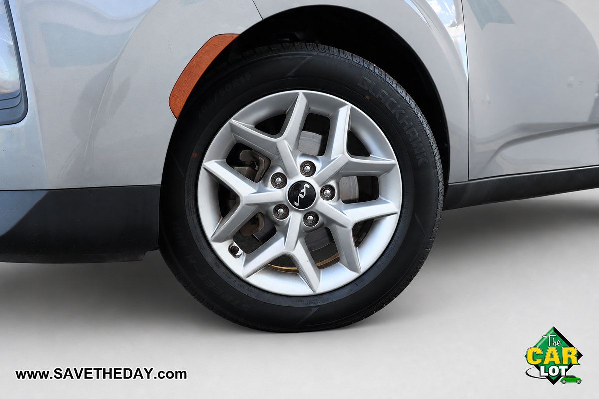 Used 2022 Kia Soul LX w/ Technology Package FWD image 3