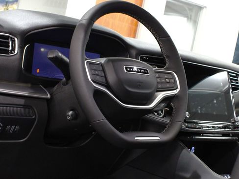 New 2025 Jeep Wagoneer Series II image 15