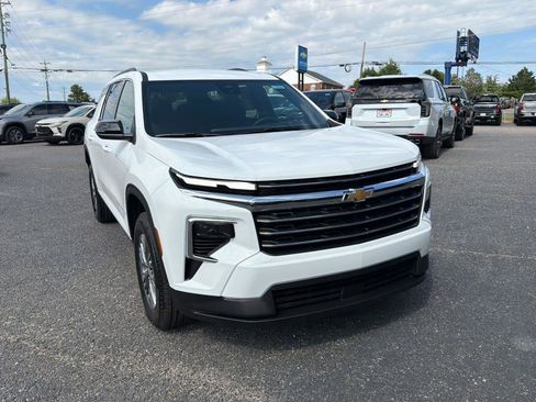 New 2026 Chevrolet Traverse LT FWD image 3