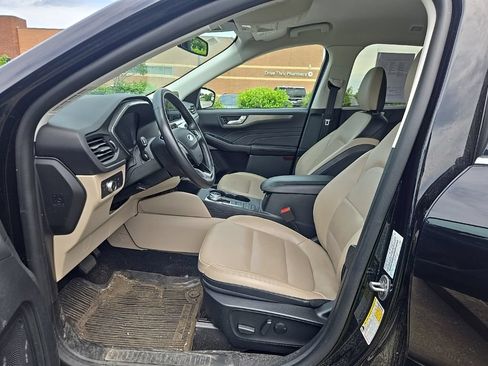 Used 2022 Ford Escape Titanium AWD/4WD image 6