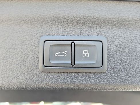 Used 2020 Audi Q3 2.0T Premium w/ Convenience Package image 34