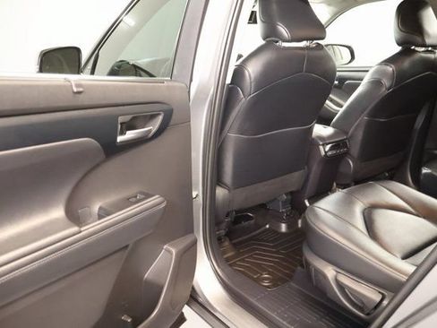 Certified 2025 Toyota Highlander XLE AWD/4WD image 27