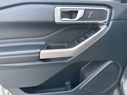 Used 2023 Ford Explorer XLT w/ Equipment Group 202A image 9