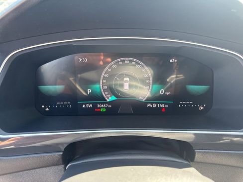 Certified 2023 Volkswagen Tiguan SE R-Line FWD image 31