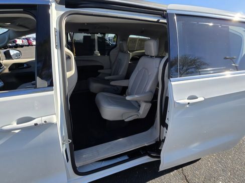 Used 2021 Chrysler Voyager Lxi image 36