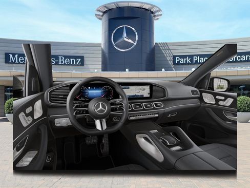 New 2026 Mercedes-Benz GLS 580 4MATIC image 3