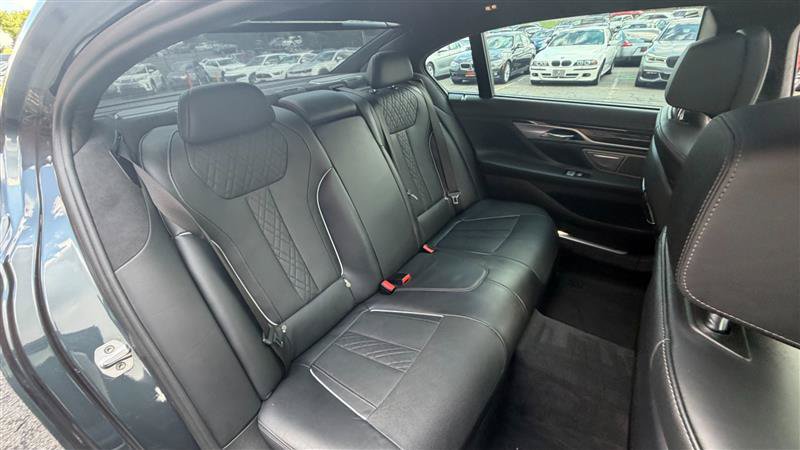Used 2018 BMW 750i RWD image 20