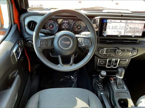 New 2025 Jeep Gladiator Sport image 16