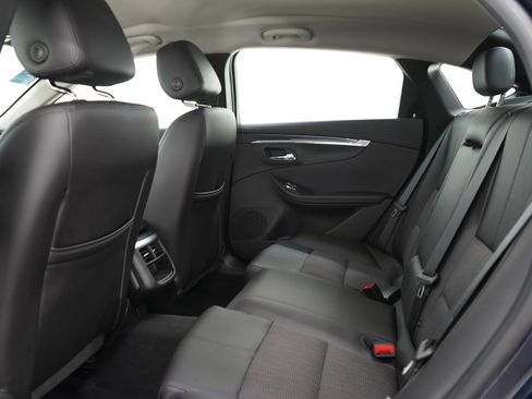 Used 2018 Chevrolet Impala LT FWD image 13