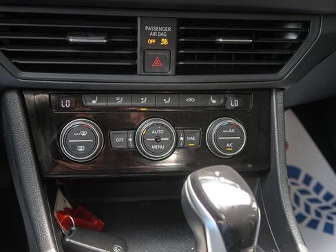 Used 2023 Volkswagen Jetta SE FWD image 29