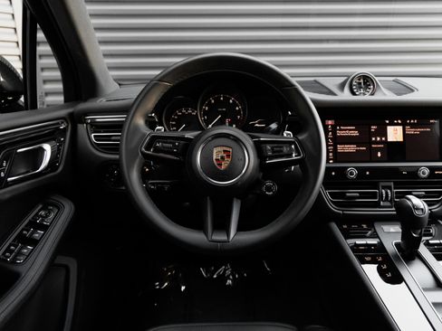 Certified 2026 Porsche Macan AWD/4WD image 16