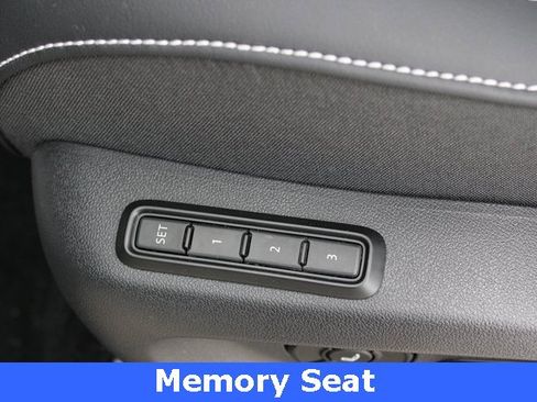 New 2026 Volkswagen Tiguan SEL R-Line image 5