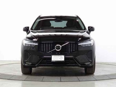 Certified 2025 Volvo XC60 B5 Core image 2