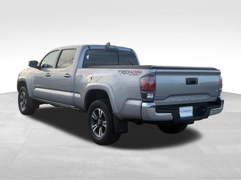 Used 2019 Toyota Tacoma TRD Sport w/ TRD Premium Sport Package AWD/4WD image 3
