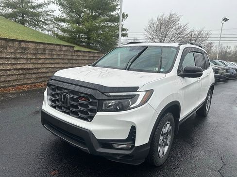 Used 2023 Honda Passport TrailSport image 3