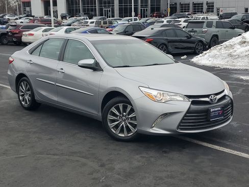 Used 2015 Toyota Camry XLE image 33