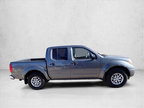Used 2019 Nissan Frontier SV image 5