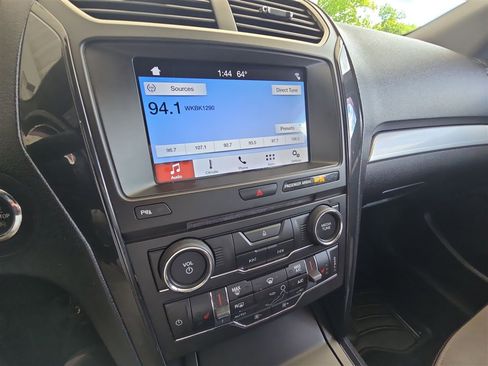 Used 2017 Ford Explorer XLT w/ Equipment Group 202A AWD/4WD image 13