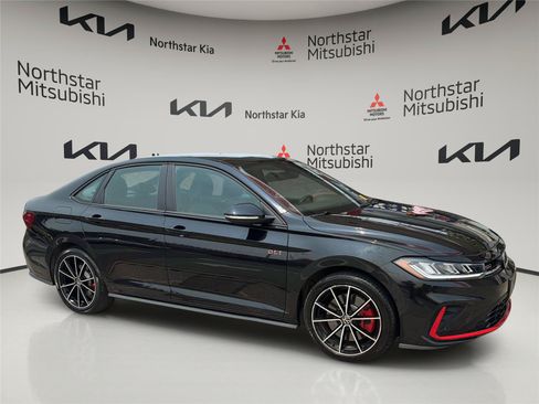 Used 2025 Volkswagen Jetta GLI Autobahn FWD image 7