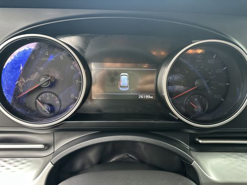 Used 2023 Kia Carnival LX image 23