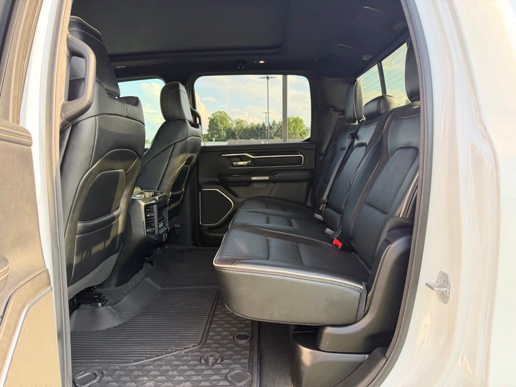 Used 2022 RAM 1500 Laramie AWD/4WD image 18