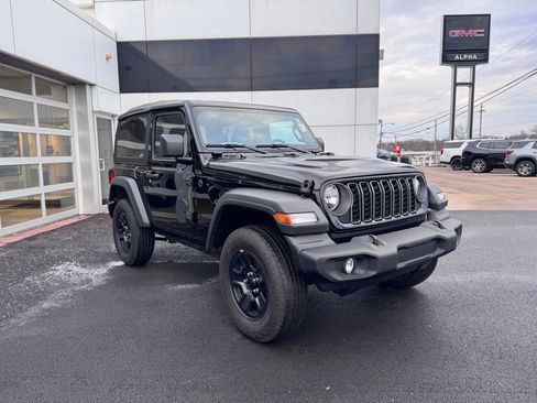 Used 2025 Jeep Wrangler Sport image 5