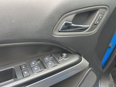 Used 2022 Chevrolet Colorado LT w/ Chrome Appearance Package image 21