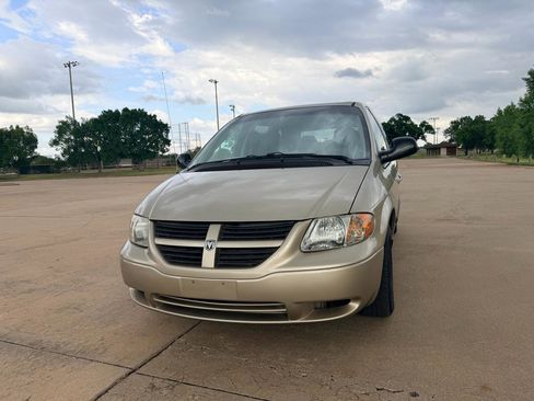 Used 2005 Dodge Caravan SXT FWD image 6