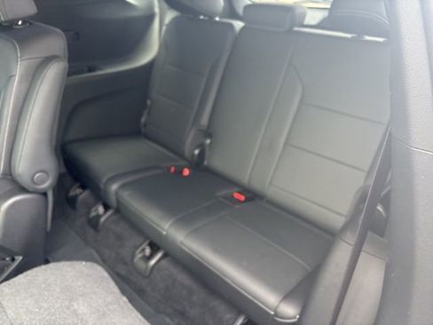 Used 2025 Chevrolet Traverse LT image 10