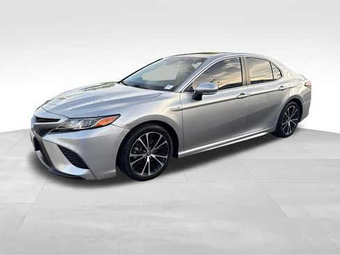 Used 2018 Toyota Camry SE w/ Audio Package FWD image 2