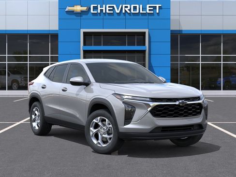 New 2026 Chevrolet Trax LS w/ LS Convenience Package FWD image 7
