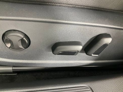 Used 2024 Volkswagen Jetta SE w/ Panoramic Sunroof Package image 23